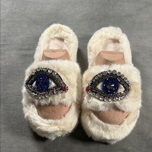 Furry Slippers with Eye Design Women’s Size 5